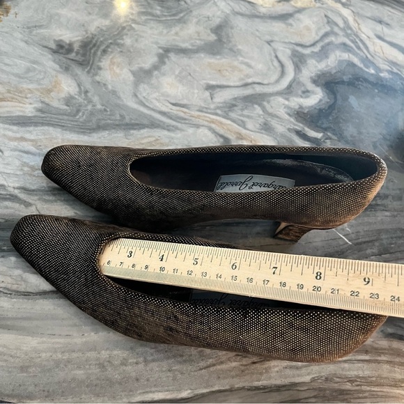 Vintage Margaret Jerrold Gold Lame Knit Pumps Leather Sole 8 - Picture 9 of 11